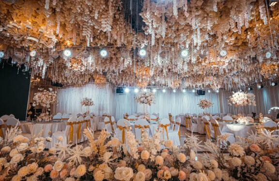 “婚礼堂”受追捧，一站式婚宴酒店价格引起关注